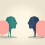 Polaryzacja grupowa: dlaczego grupy radykalizują poglądy?